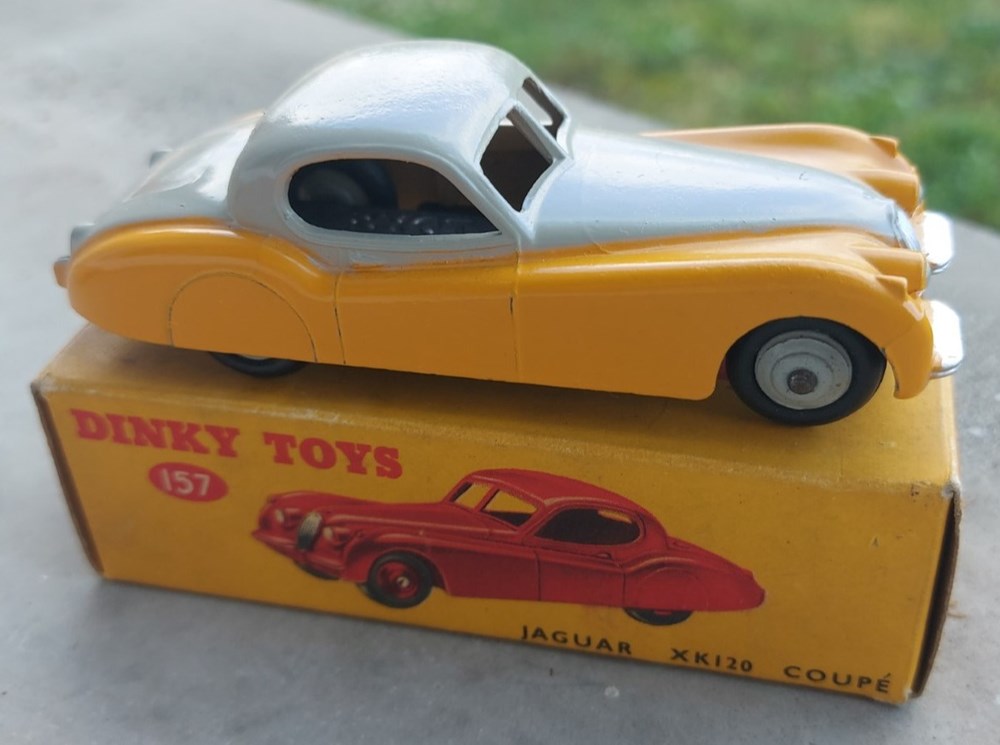 Dinky Toys 157 Jaguar XK120 Coupé bicolore Jaune / gris modeles reduits voitures dinky toys 157 jaguar xk120 coupe bicolore jaune gris