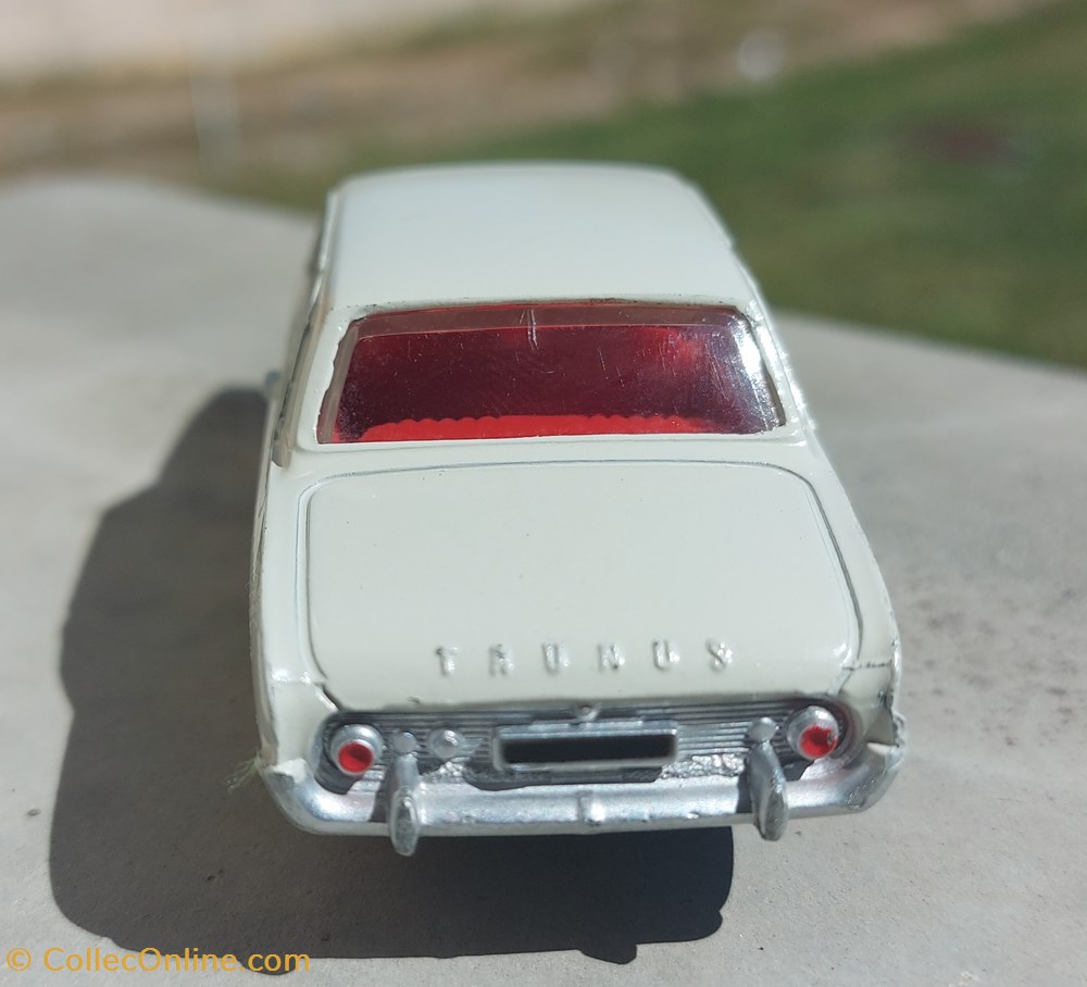 Ford Taunus 17M 2 portes Blanche 559 4 modeles reduits voitures ford taunus 17m 2 portes blanche 559