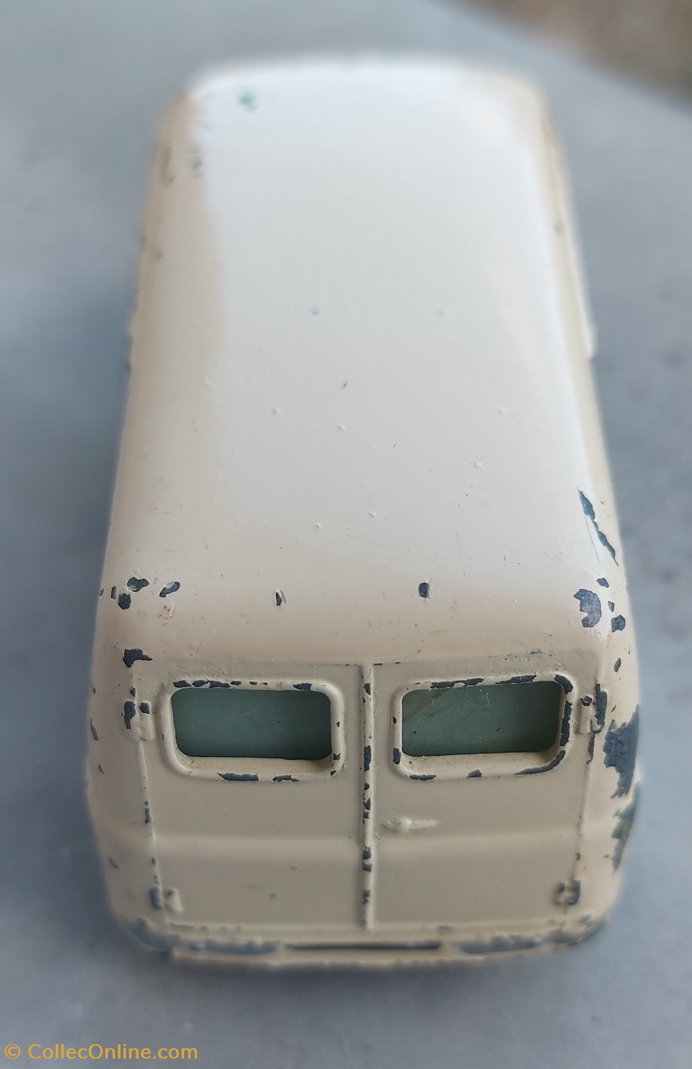 modeles reduits voitures bedford ambulance blanche