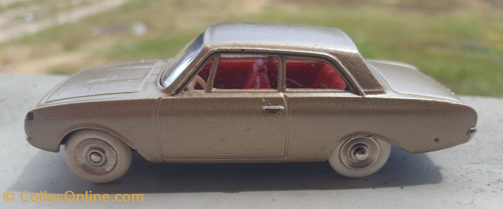 Ford Taunus beige doré métallisé modeles reduits voitures ford taunus beige dore metallise