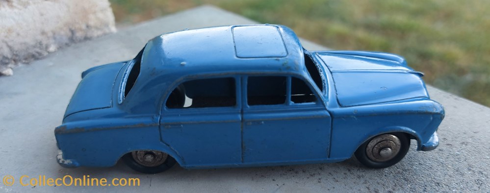 Peugeot 403 berline – sans vitre bleu nattier 24B 3 modeles reduits voitures peugeot 403 berline sans vitre bleu nattier 24b