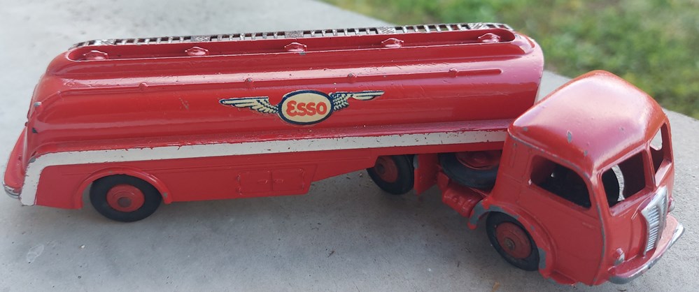 PANHARD SEMI REMORQUE ESSO 32C modeles reduits voitures panhard semi remorque esso 32c