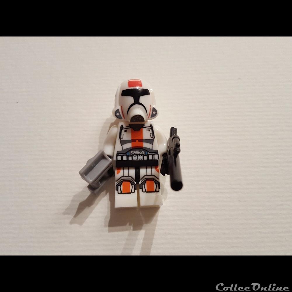 2015 - Mini figurine Compatible lego jeux jouet autre montre publicitaire 2015 mini figurine compatible lego