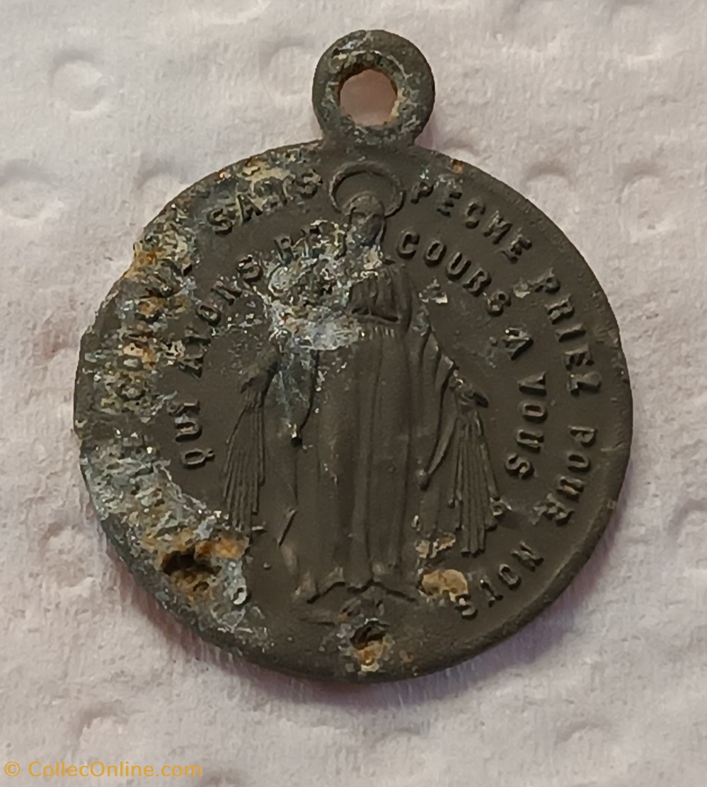 medailles 007 la medaille miraculeuse qui a sauve la planete 2 le retour