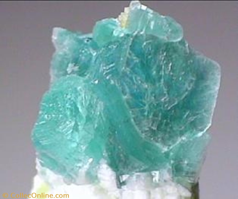 Brucite 4 mineral meteorite brucite