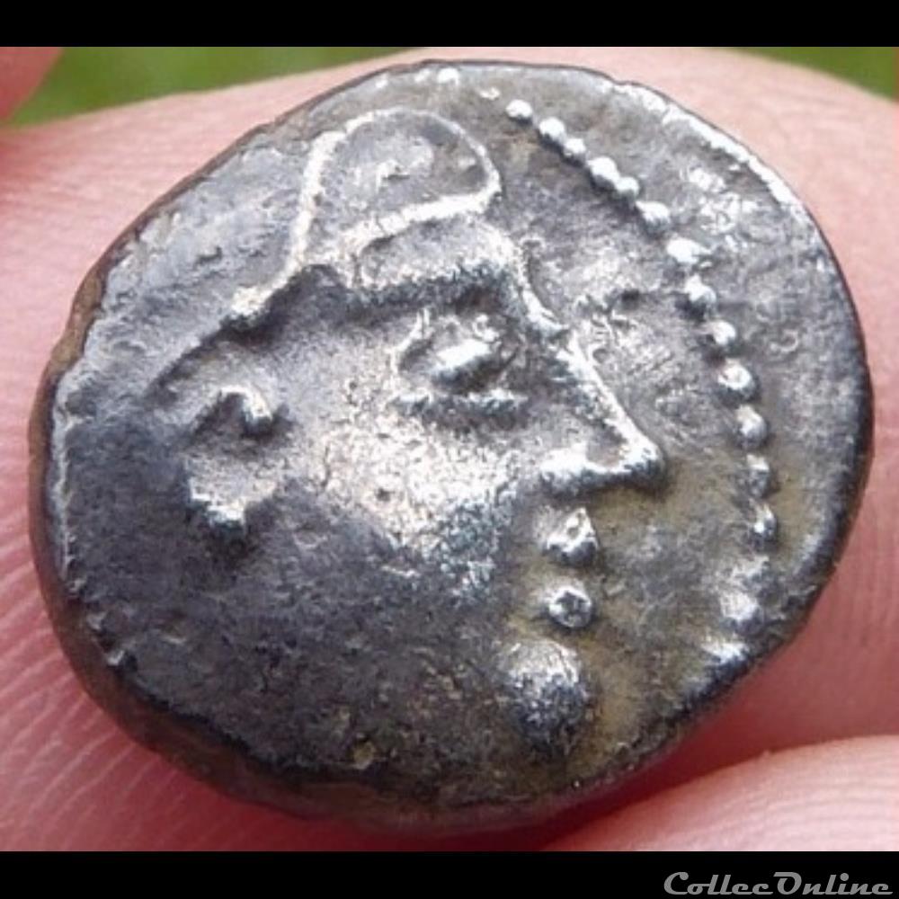 monnaie antique gauloise serie 1079 drachme a la tete coupee sur le cheval