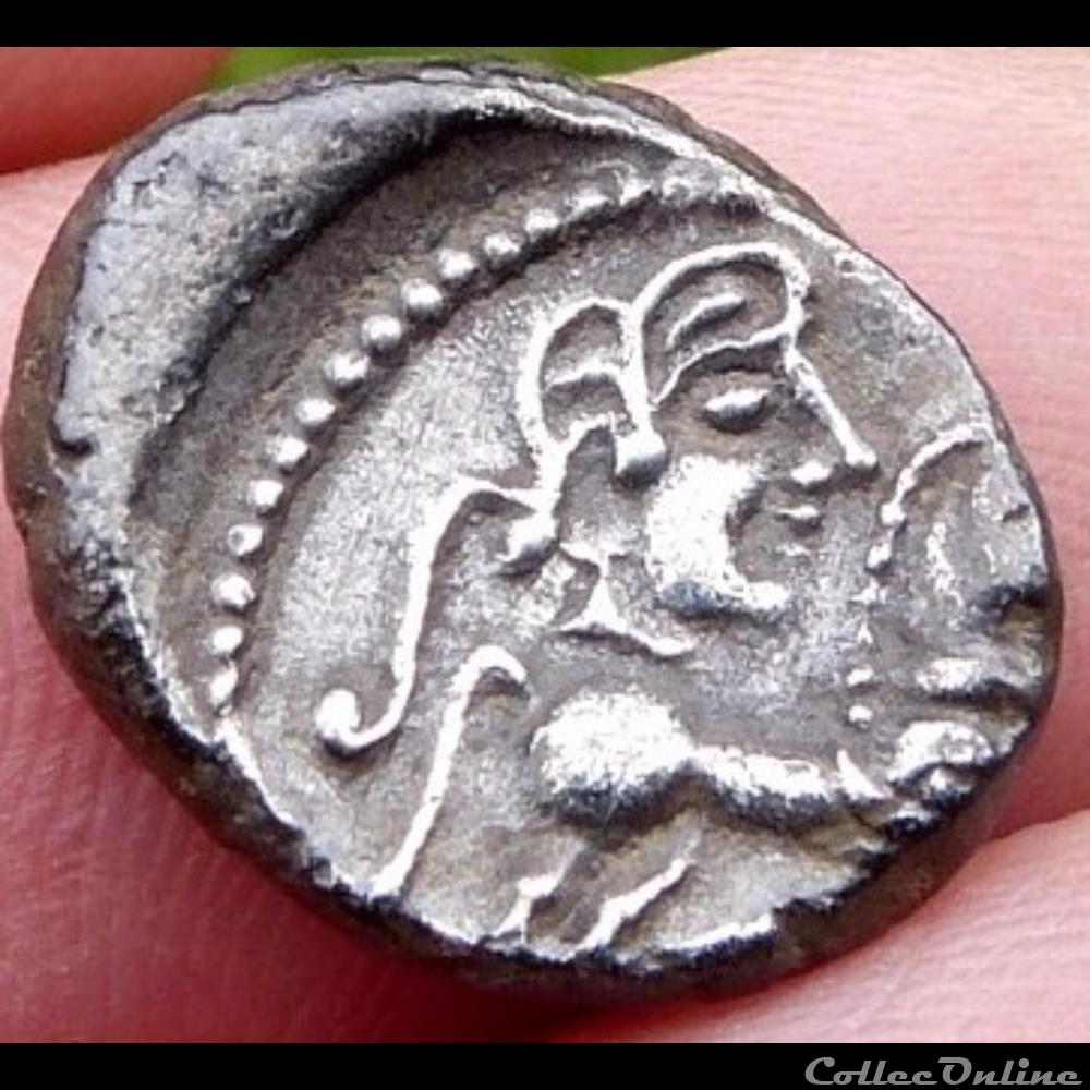 monnaie antique gauloise serie 1079 drachme a la tete coupee sur le cheval