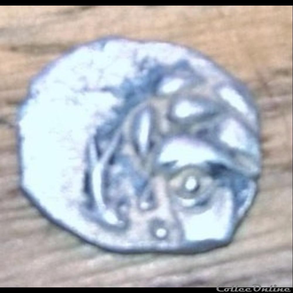 Savès 404 - Obole à la tête Cubiste monnaie antique gauloise saves 404 obole a la tete cubiste