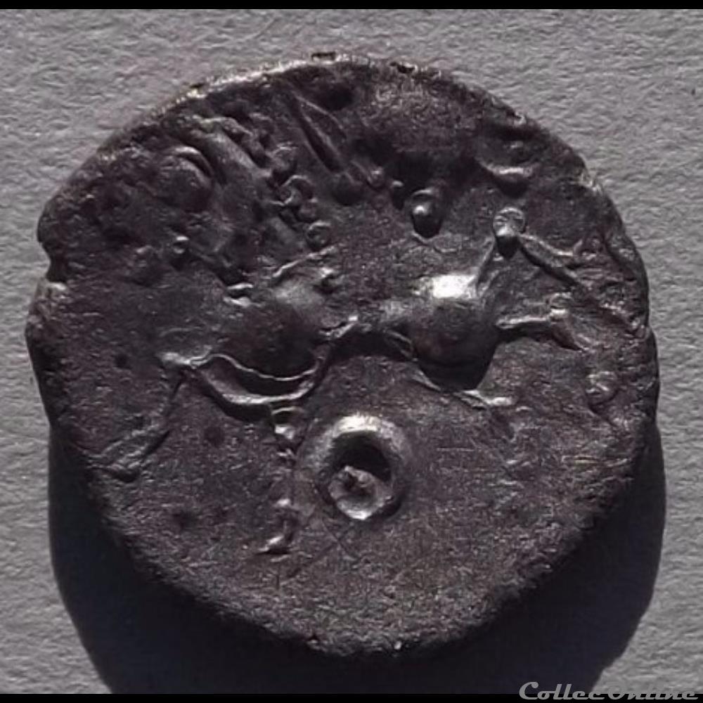 Série 1079 Faction à la tête coupée sur le cheval monnaie antique gauloise serie 1079 faction a la tete coupee sur le cheval