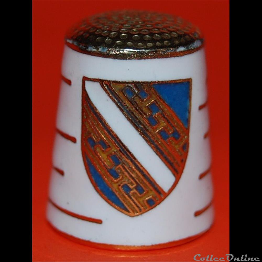 vetement et accessoire de coudre moderne champagne