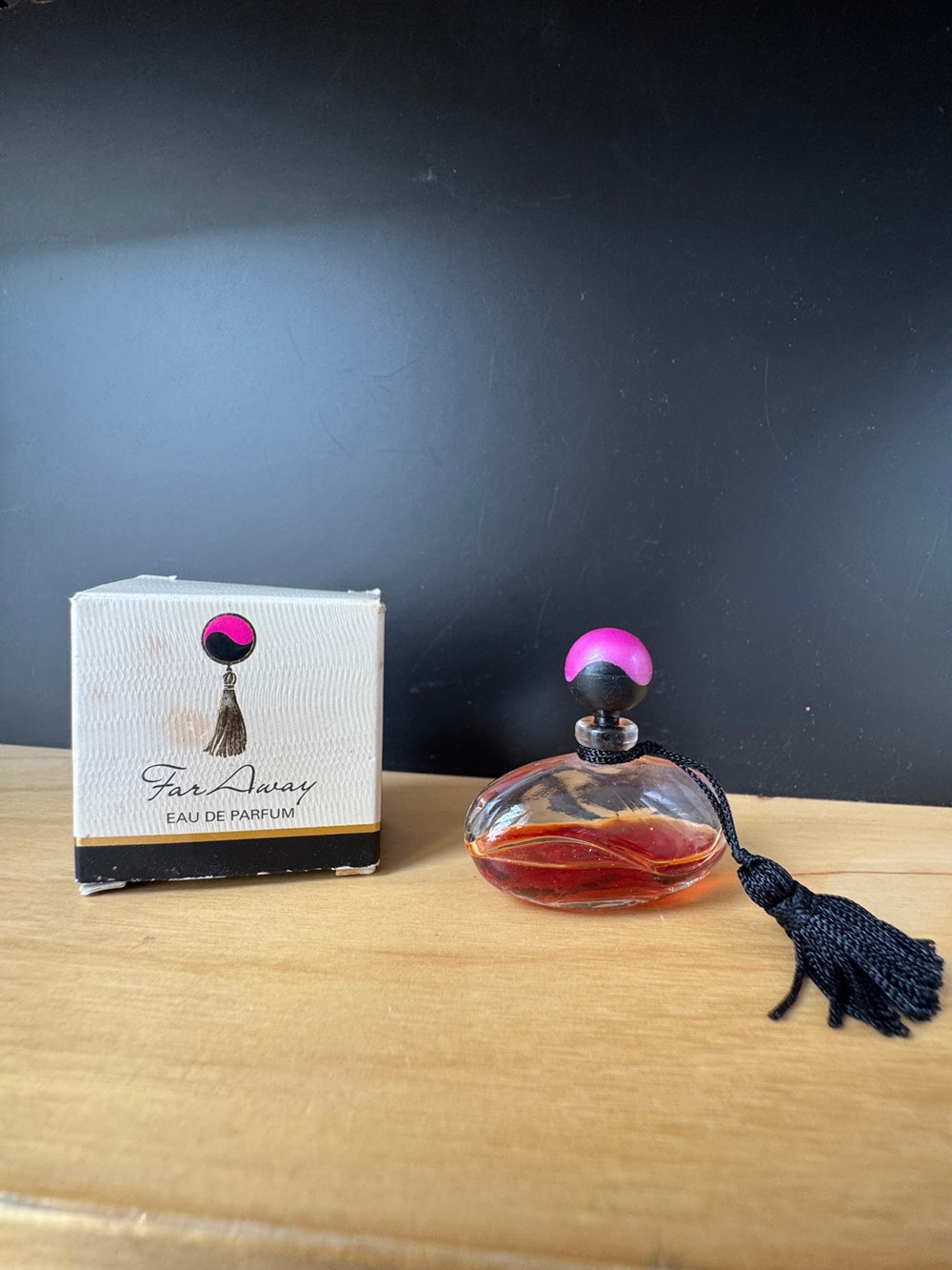 parfums beaute miniatures avon far away