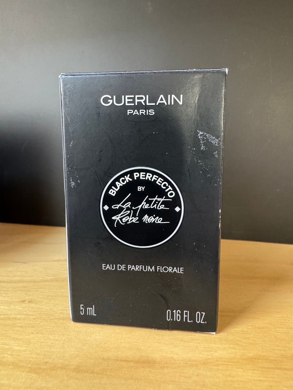 GUERLAIN - La Petite Robe Noire (Travellers Exclusive) 3 parfums beaute miniatures guerlain la petite robe noire travellers exclusive