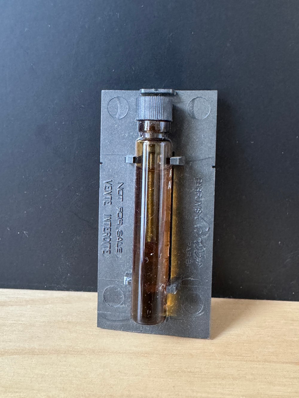 parfums beaute tigettes tubes cartier santas