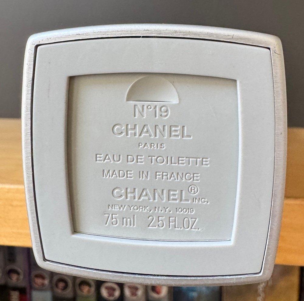 CHANEL - N°19 parfums beaute flacons chanel n 19