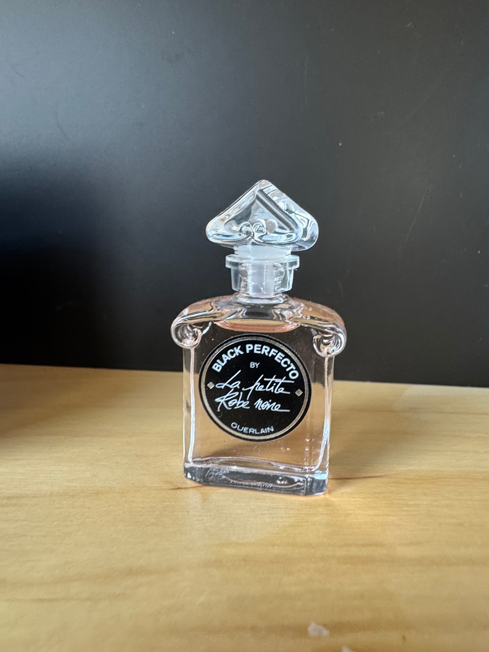 GUERLAIN - La Petite Robe Noire (Travellers Exclusive) 2 parfums beaute miniatures guerlain la petite robe noire travellers exclusive