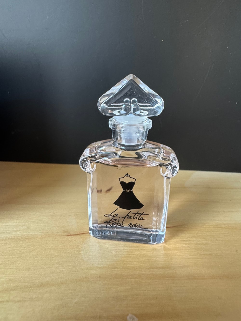 GUERLAIN - La Petite Robe Noire (Travellers Exclusive) 2 parfums beaute miniatures guerlain la petite robe noire travellers exclusive