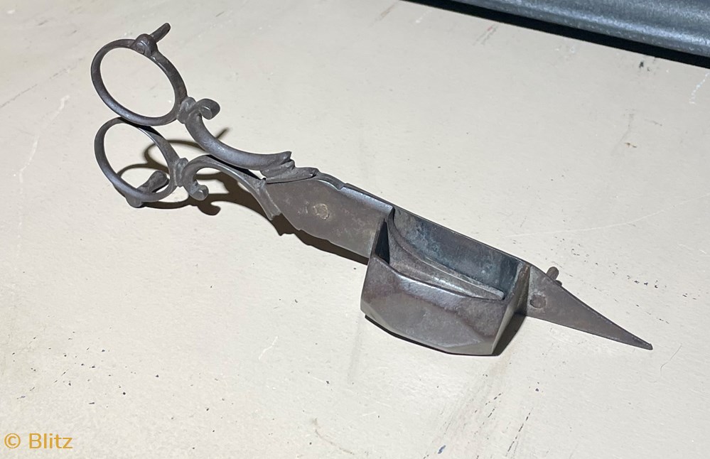 miscellaneous candle wick trimmer