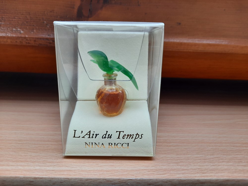 parfums beaute nina ricci miniature de parfum air du temps
