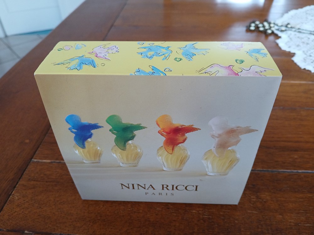 parfums beaute coffret 4 miniatures de parfum air du temps de nina ricci