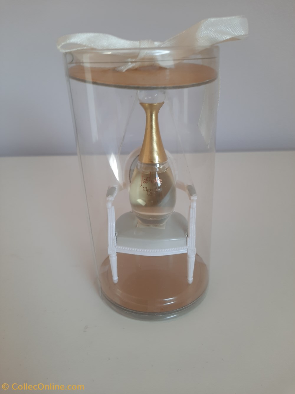DIOR: Miniature sur Chaise J'ADORE parfums beaute dior miniature sur chaise adore