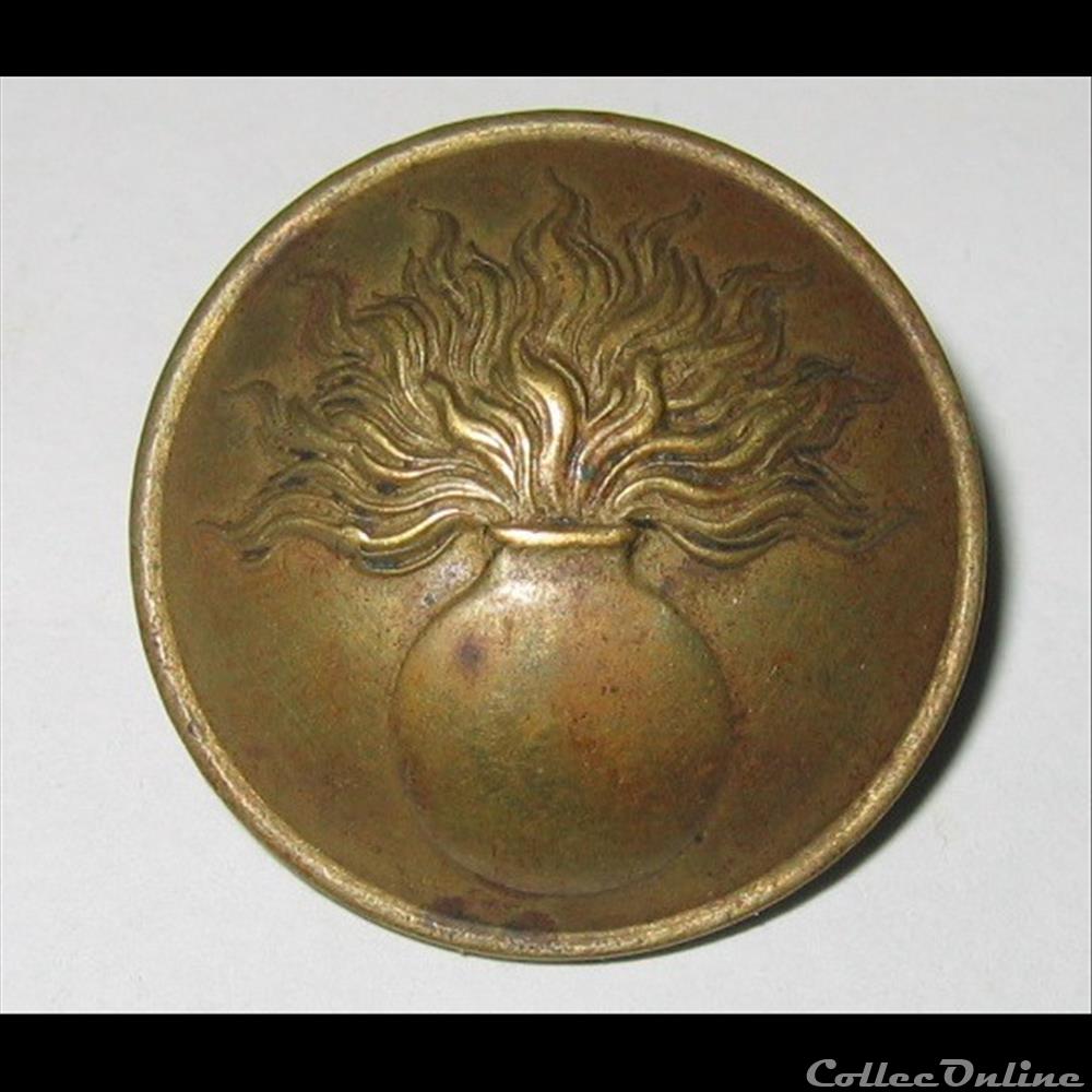 bouton militaire infanterie a la grenade 1870 1915 poilus