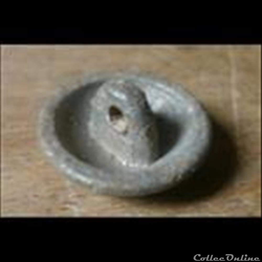 à la grenade 1er régiment de carabiniers 27 février 1825 à 1845 bouton militaire infanterie a la grenade 1er regiment de carabiniers 27 fevrier 1825 a 1845