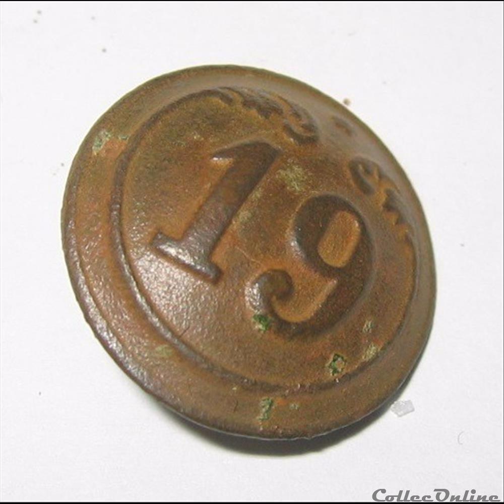 bouton militaire infanterie 19e ri troupes a pieds 1844 1871