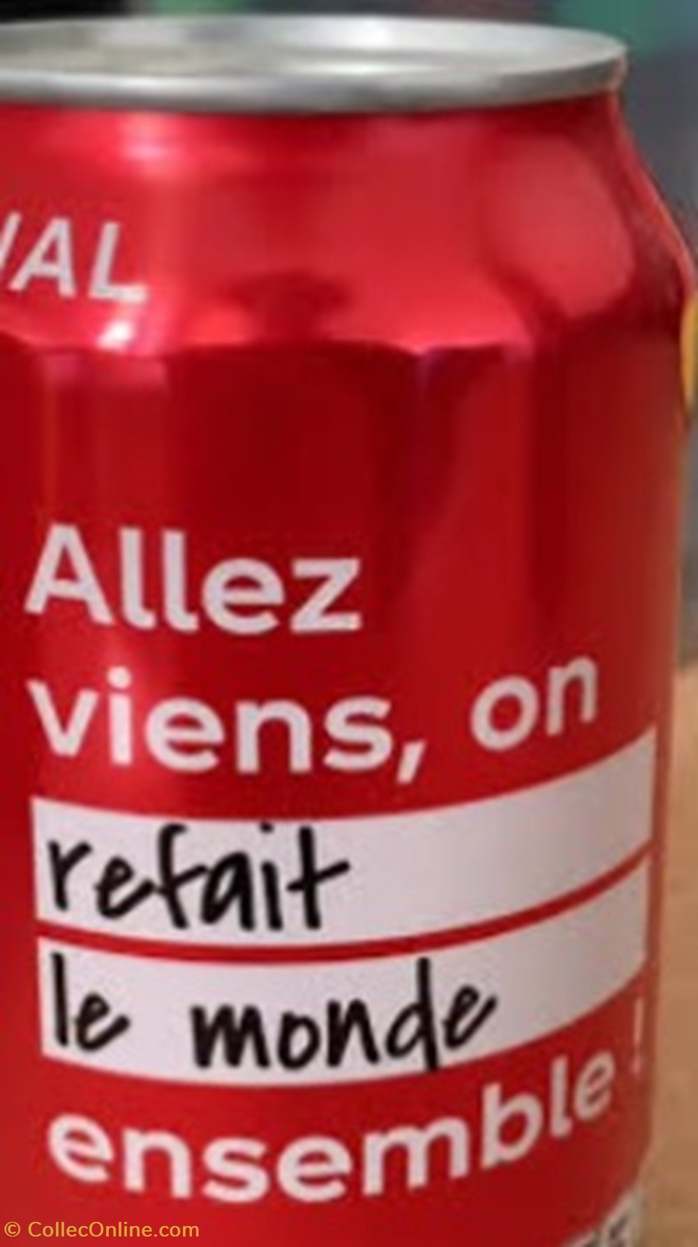 Coca Cola (Allez viens, on refait le monde ensemble) art table argenterie bistrot alimentation canettes coca cola allez viens on refait le monde ensemble