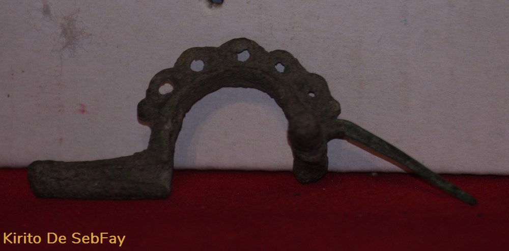 Fibule coulée - Ier S. Ap. J.-C. au IVe S. Av. J.-C. bijoux horlogerie de poitrine fibule coulee ier s ap j c au ive s av j c