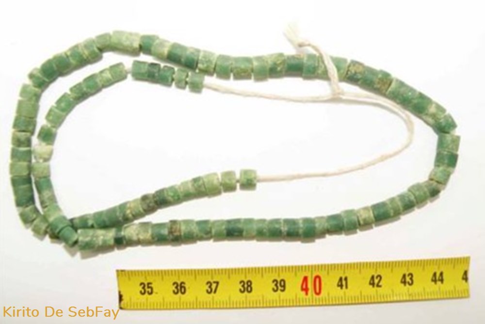 bijoux horlogerie cou collier de perles antiques romaine
