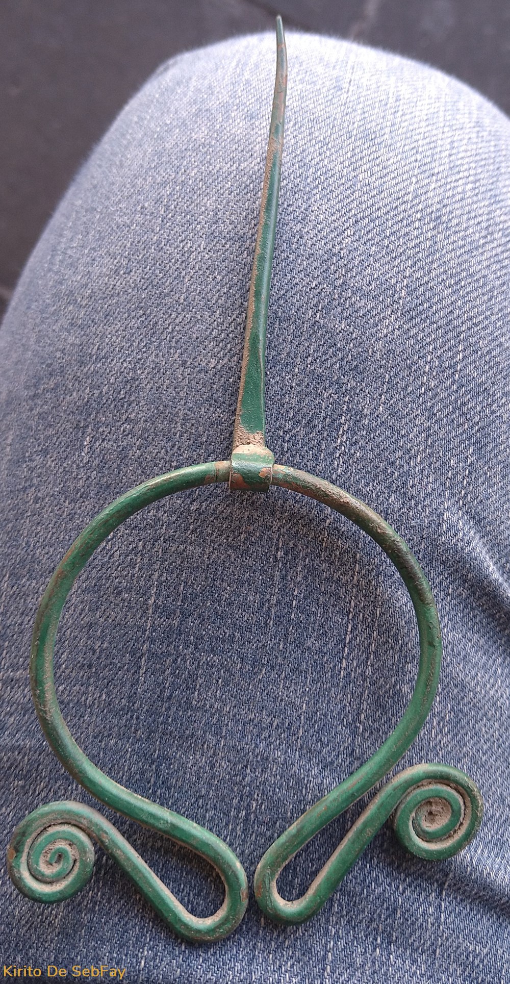 bijoux horlogerie de poitrine fibule dite poignard