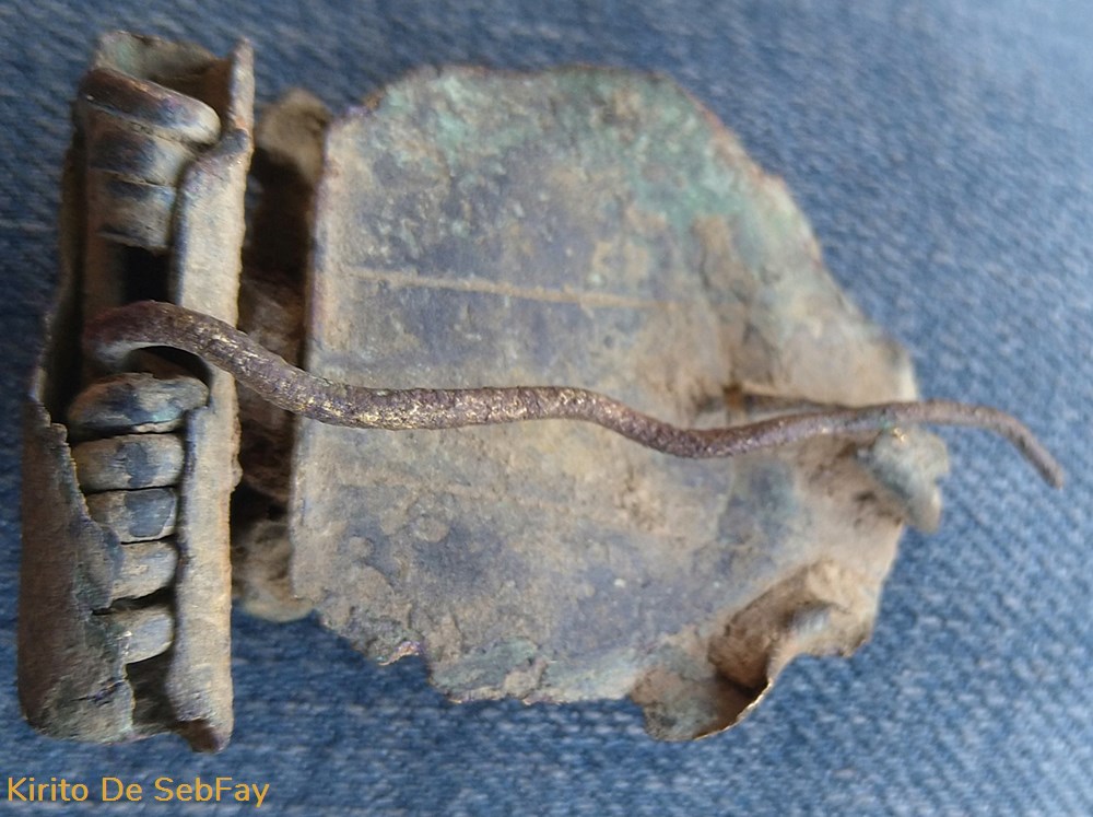 bijoux horlogerie de poitrine fibule officier romain