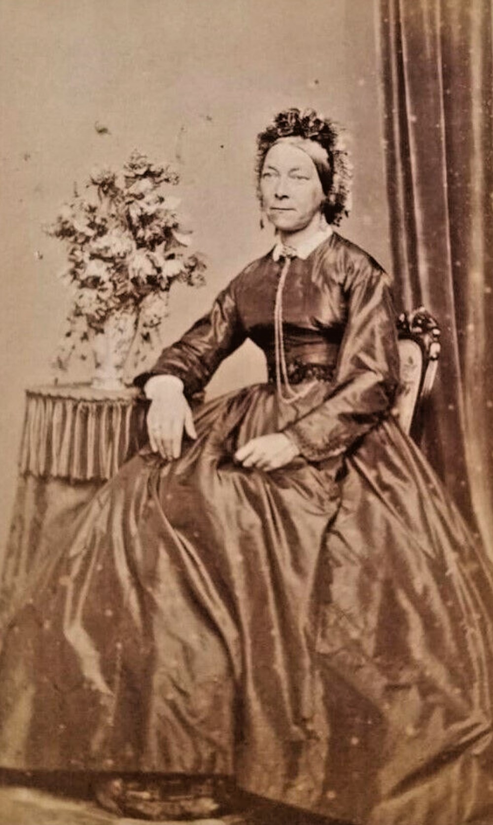 photographies cdv photo verneuil boulogne sur mer portrait femme assise crinoline albumine