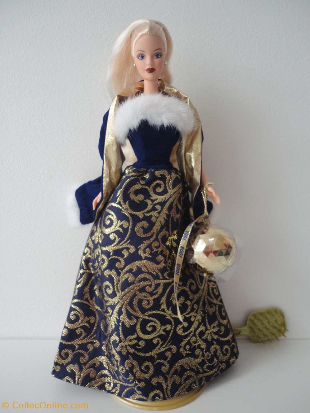 jeux de societe jouets poupees 2001 sku 52742 ring in the new year barbie doll