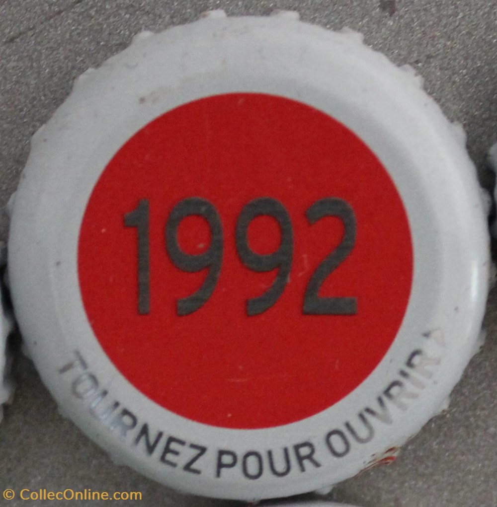 Série grise 1992 capsules muselets biere 1992 texte gris argente sur fond rouge 70eme anniversaire 1947 2017 brasserie kronembourg france