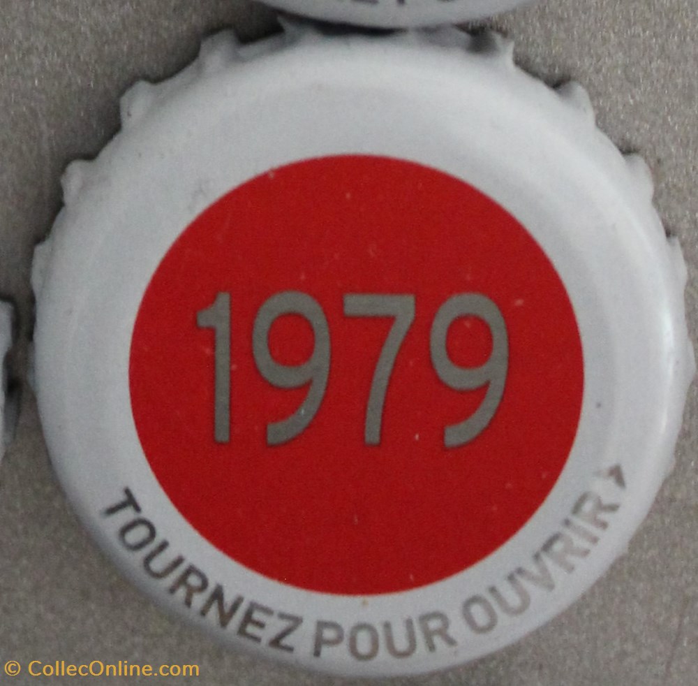 capsules muselets biere 1979 texte gris argente sur fond rouge 70eme anniversaire 1947 2017 brasserie kronembourg france
