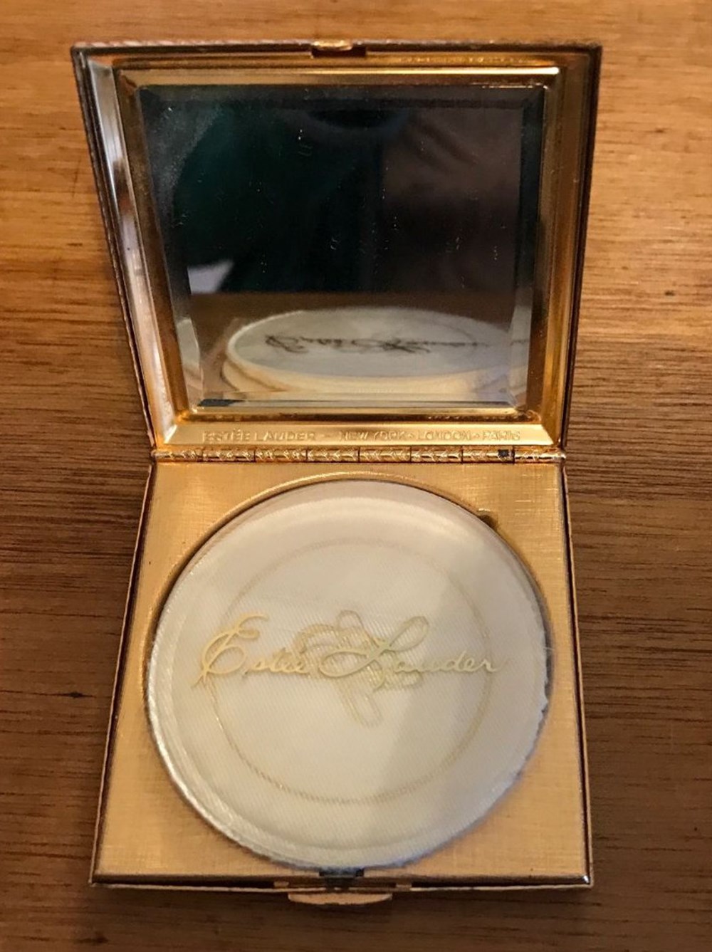 Petit Poudrier carré Estée Lauder parfums beaute poudriers petit poudrier carre estee lauder