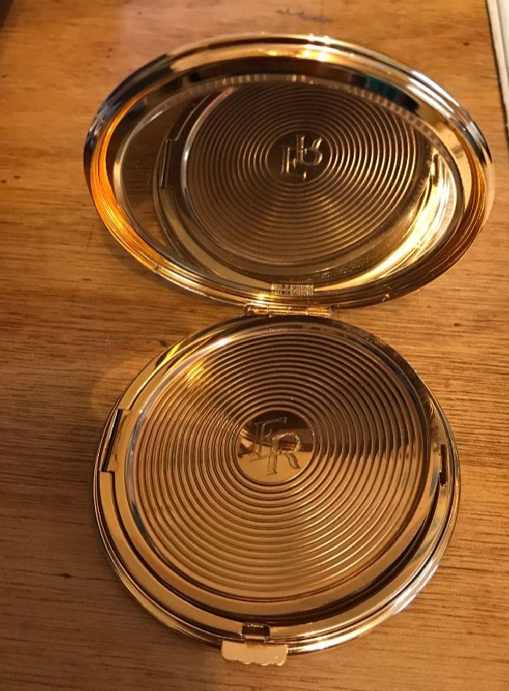 Poudrier rond en nacre parfums beaute poudriers poudrier rond en nacre