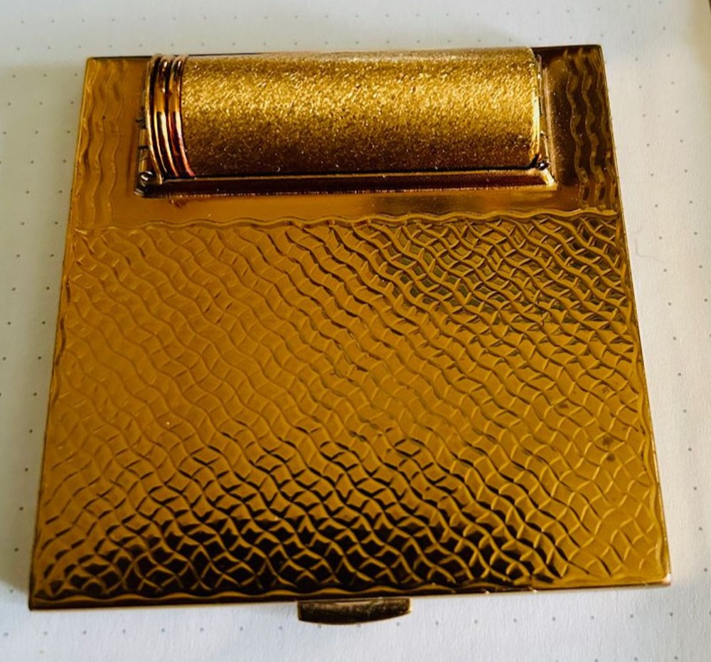 Poudrier minaudière avec son étui de rouge à lèvres parfums beaute poudriers poudrier minaudiere avec son etui de rouge a levres