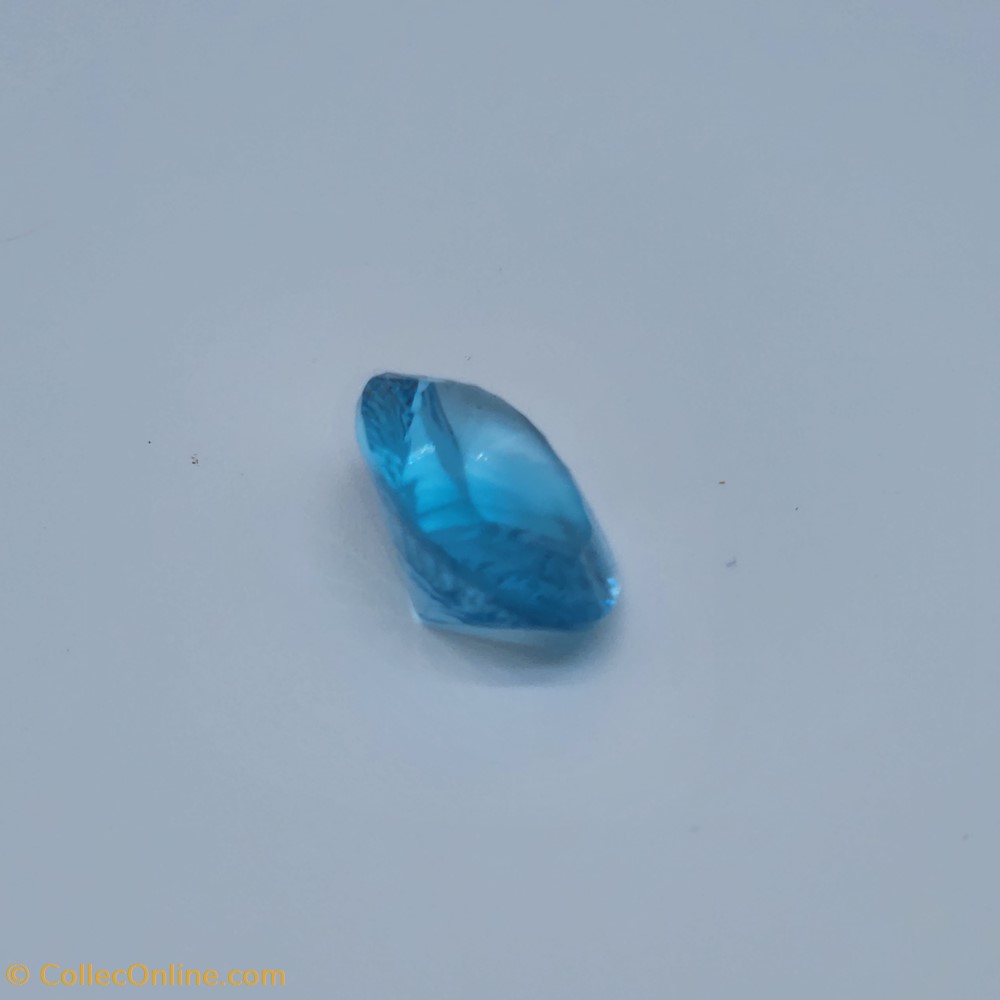 mineraux meteorites topaze bleu