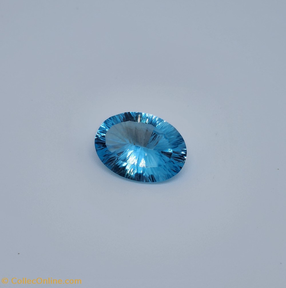 Topaze Bleu mineraux meteorites topaze bleu
