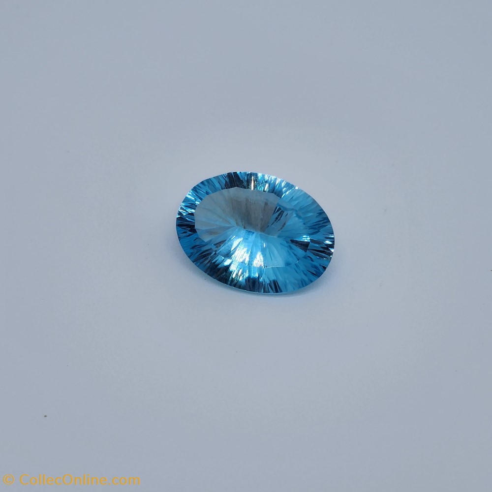 mineraux meteorites topaze bleu