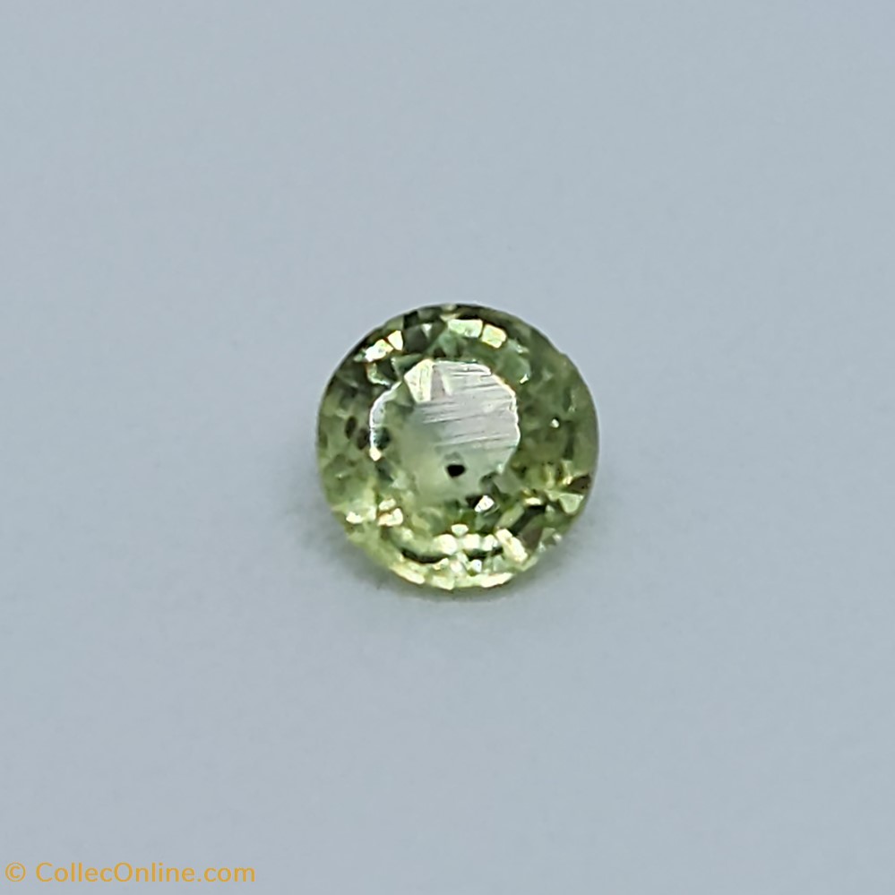 Peridot mineraux meteorites peridot