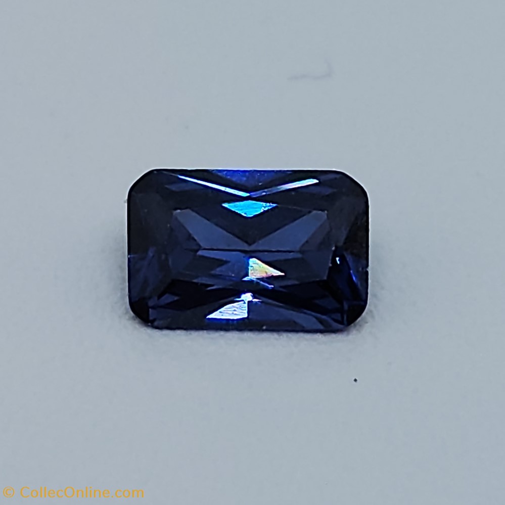 mineraux meteorites tanzanite