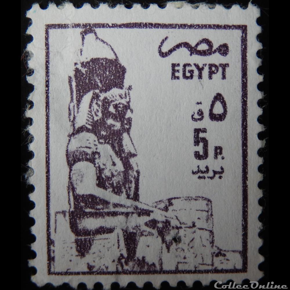 Egypte 01270 statue de Ramsès II à Louksor 5p de 1985 timbre afrique egypte 01270 statue de ramses ii a louksor 5p de 1985
