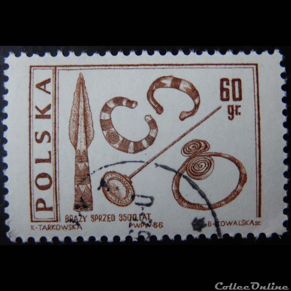 timbre europe pologne 01580 armes et ornement en bronze 60gr de 1966