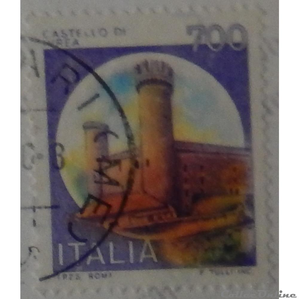 timbre europe italie 01453 chateau de ivrea 700 lires de 1980
