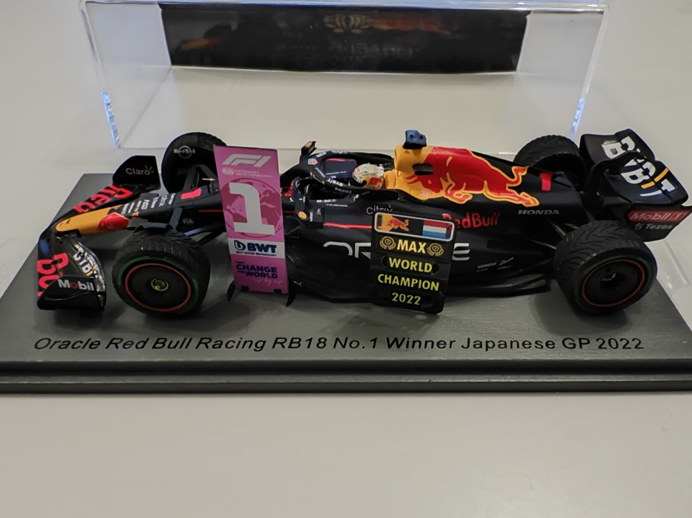 transports car max verstappen suzuka japanese gp 2022 world champion no 2