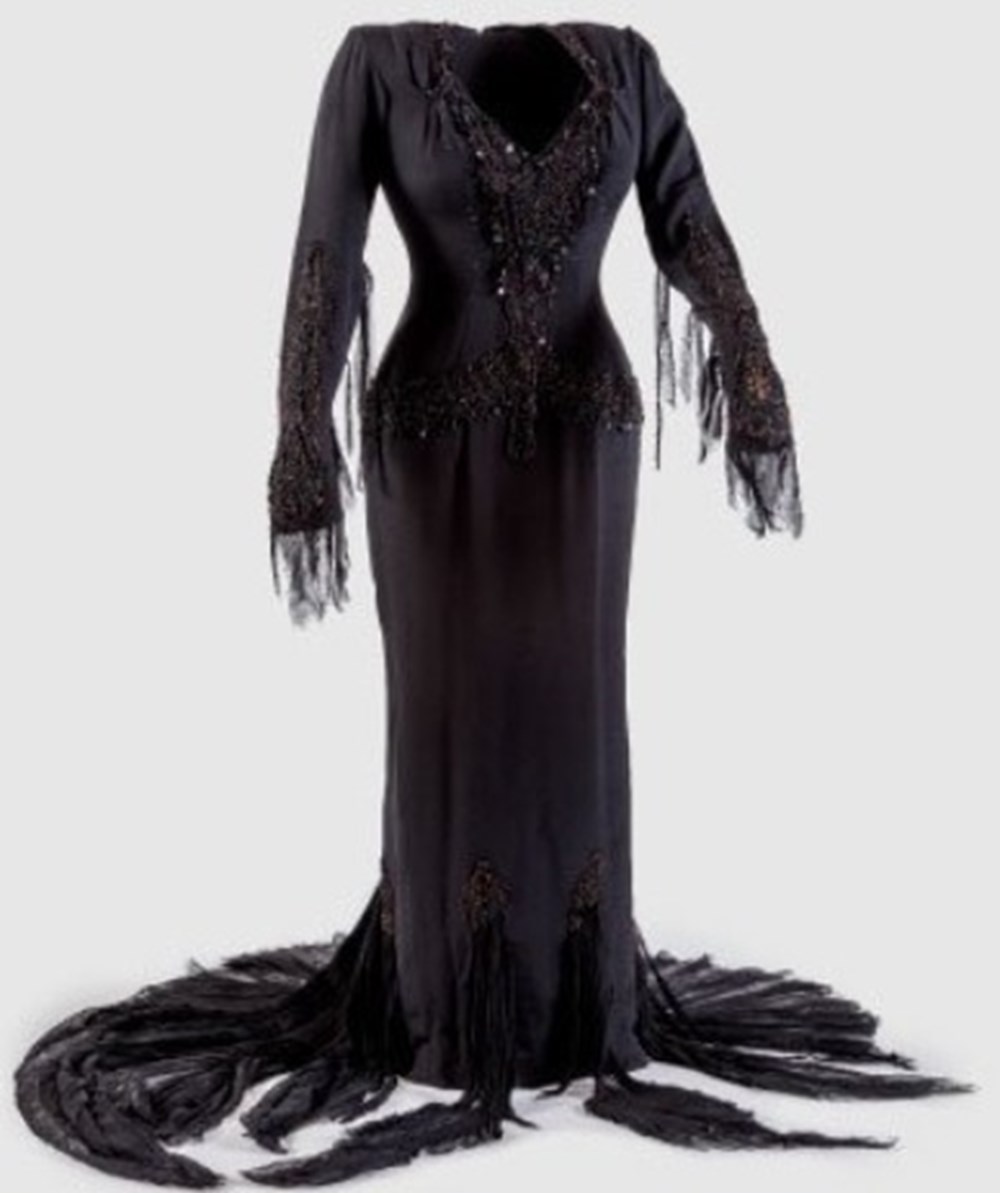 Une magnifique robe de Morticia Addams une magnifique robe de morticia addams