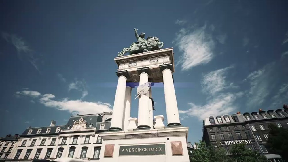 clermont auvergne volcans voyagez entre villes et volcans